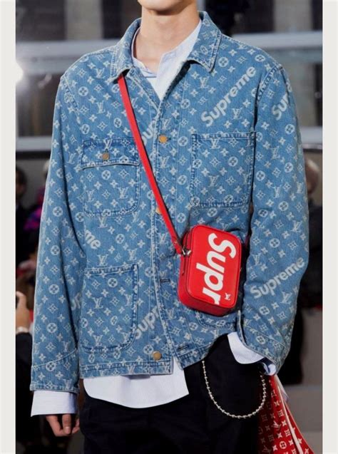 lv x supreme 牛仔 外套|當Supreme遇上Louis Vuitton，大紅Monogram成焦點！.